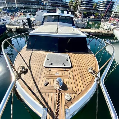 Hotel en barco Laura Boat