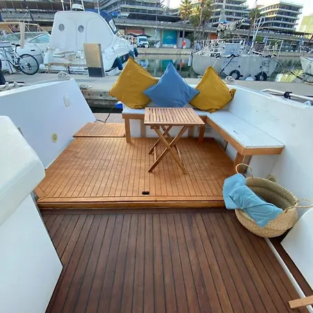 Laura Boat Hotel en barco *