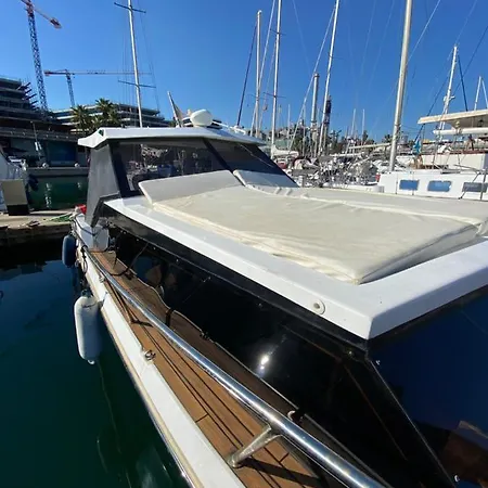 Laura Boat Hotel en barco