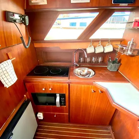 Hotel en barco Laura Boat Sant Adrià de Besòs