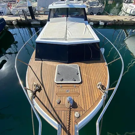 Hotel en barco Laura Boat